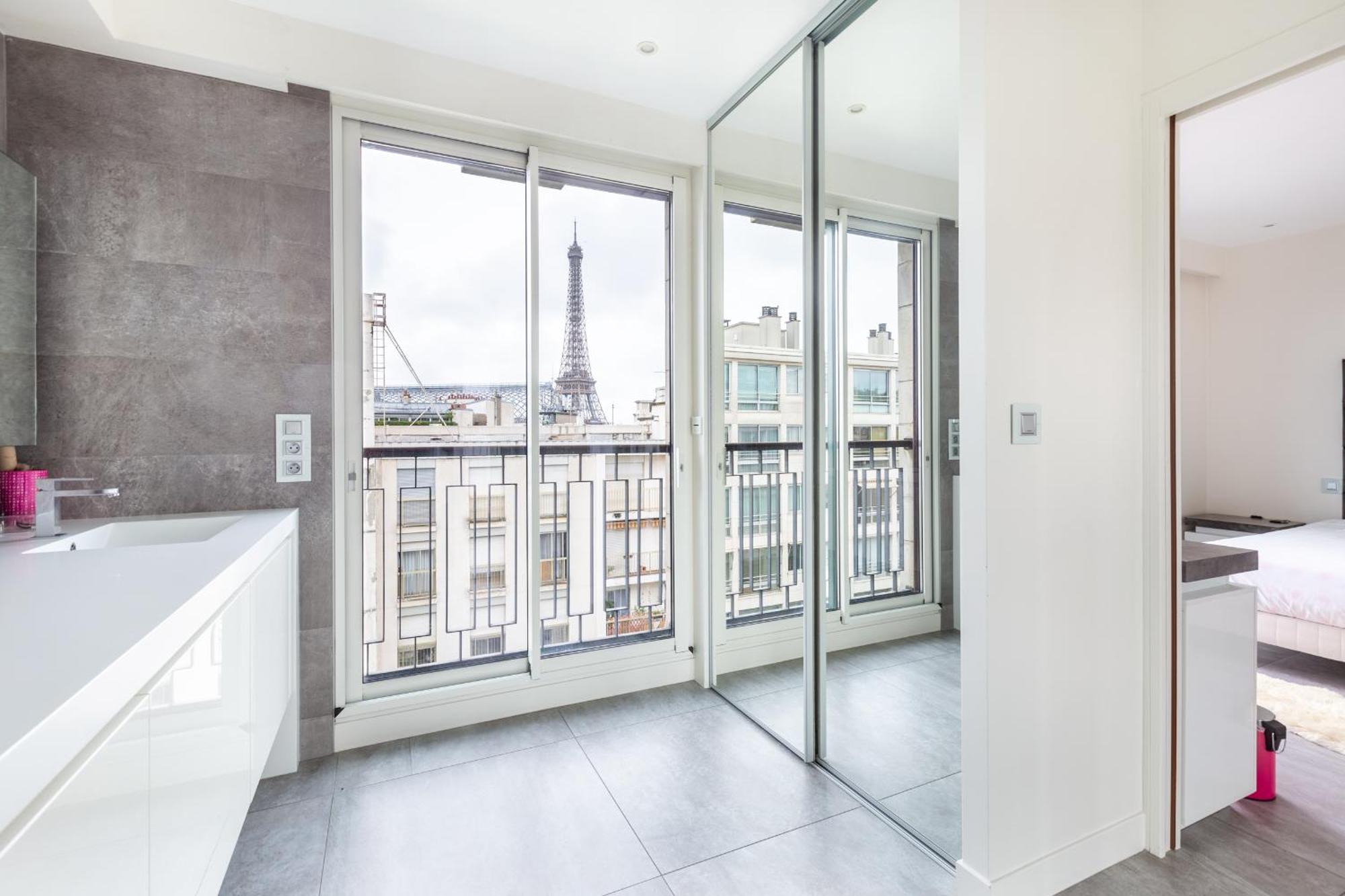 Luxury Eiffel Tower Apartment Paris
