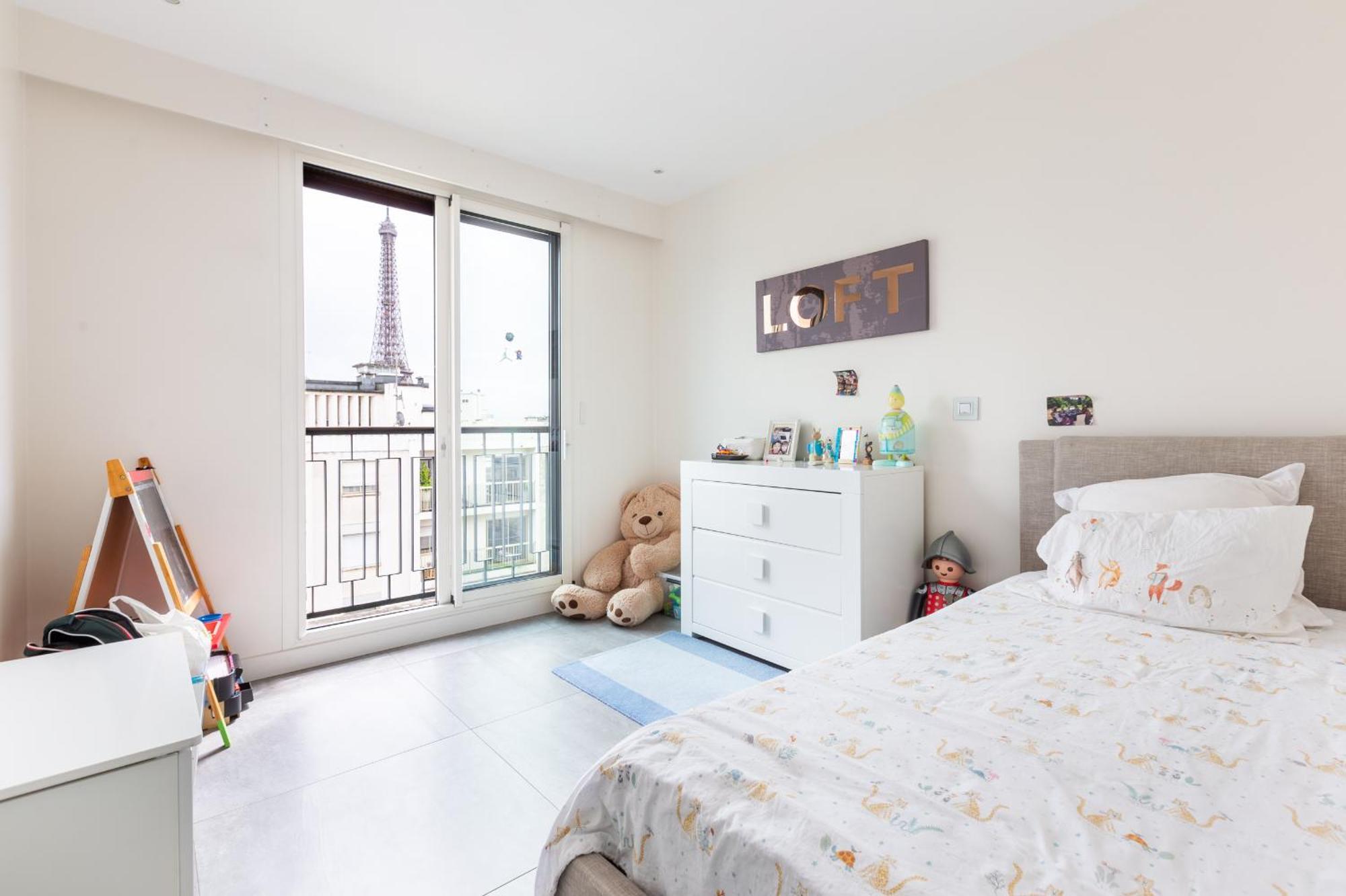 Luxury Eiffel Tower