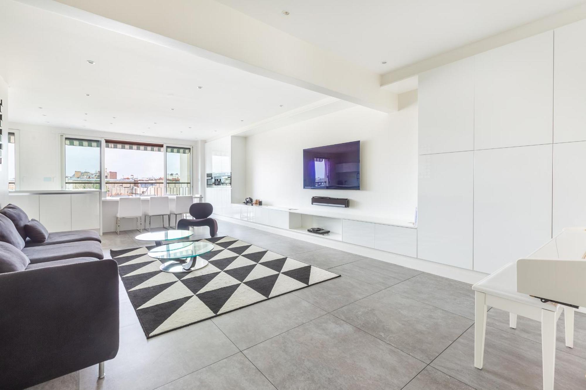 Luxury Eiffel Tower Apartment