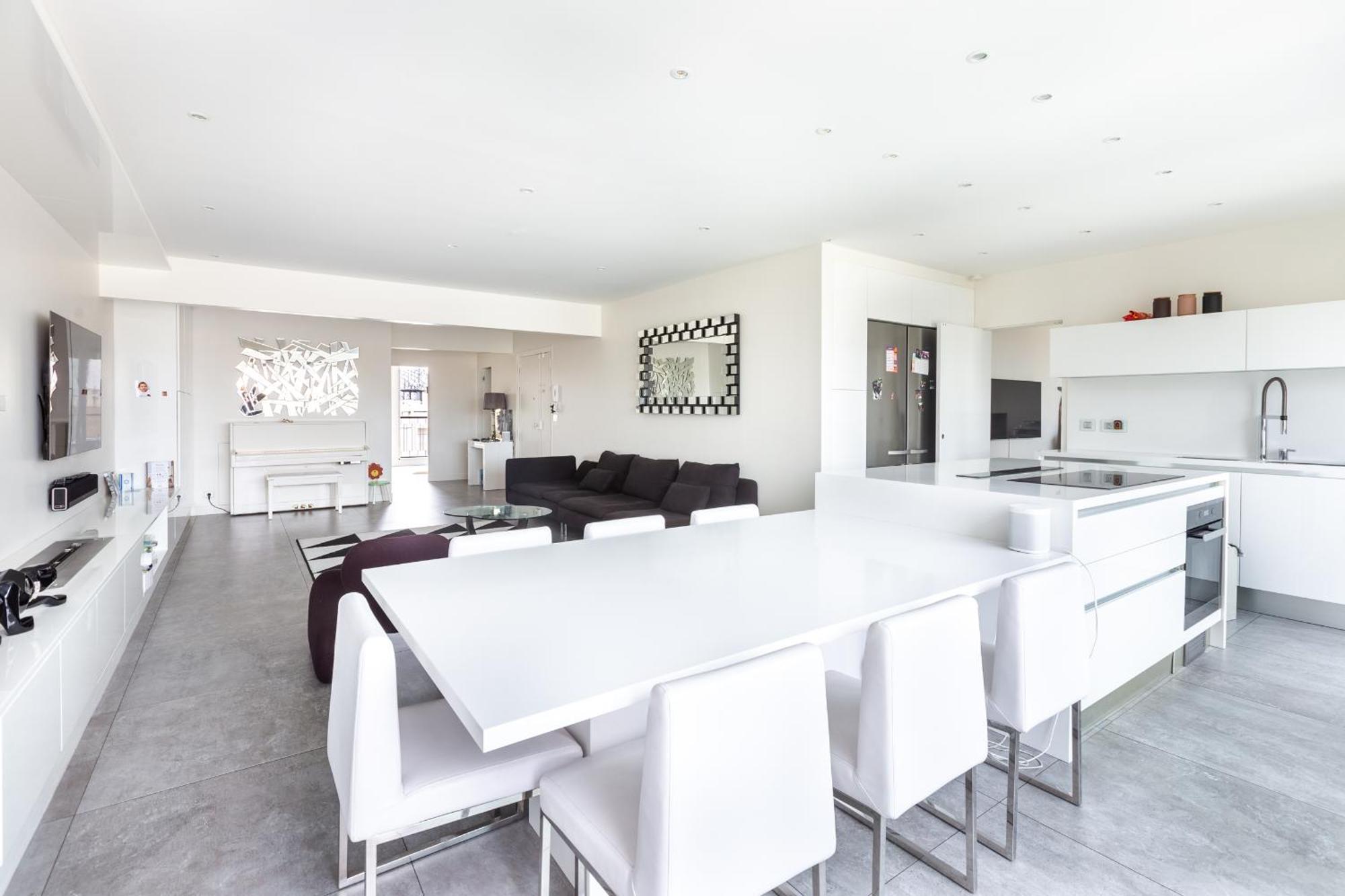 Luxury Eiffel Tower Apartment *